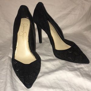 Black pointed toe heels!